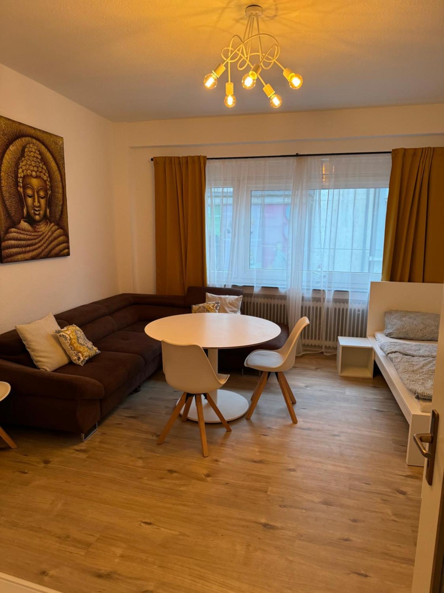 Zentrale Wohnung Mit Balkon 科布倫茨 外观 照片